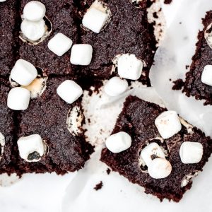 Hot Chocolate Cake Bars - A gluten free holiday or anytime treat the entire crowd will enjoy! Lightened up with half the sugar of a traditional cake bar, this recipe is sure to satisfy a sweet tooth, healthfully! #glutenfreetreats #hotchococolatebars #hotcocoabars #healthyholidaytreats #cookiesforsanta