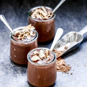 No Added Sugar Chocolate Pudding - a simple recipe to satisfy a sweet tooth with no added sugar! #noaddedsugardessert #sugarfreedessert #healthypudding #chocolatepuddingrecipe