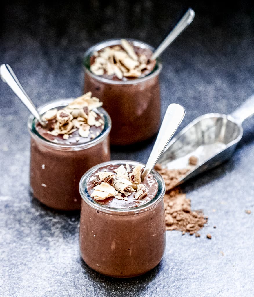 No Added Sugar Chocolate Pudding - a simple recipe to satisfy a sweet tooth with no added sugar! #noaddedsugardessert #sugarfreedessert #healthypudding #chocolatepuddingrecipe