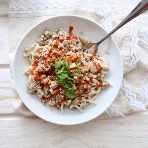 Sriracha Sesame Udon Noodles with Ground Turkey @shawsimpleswaps