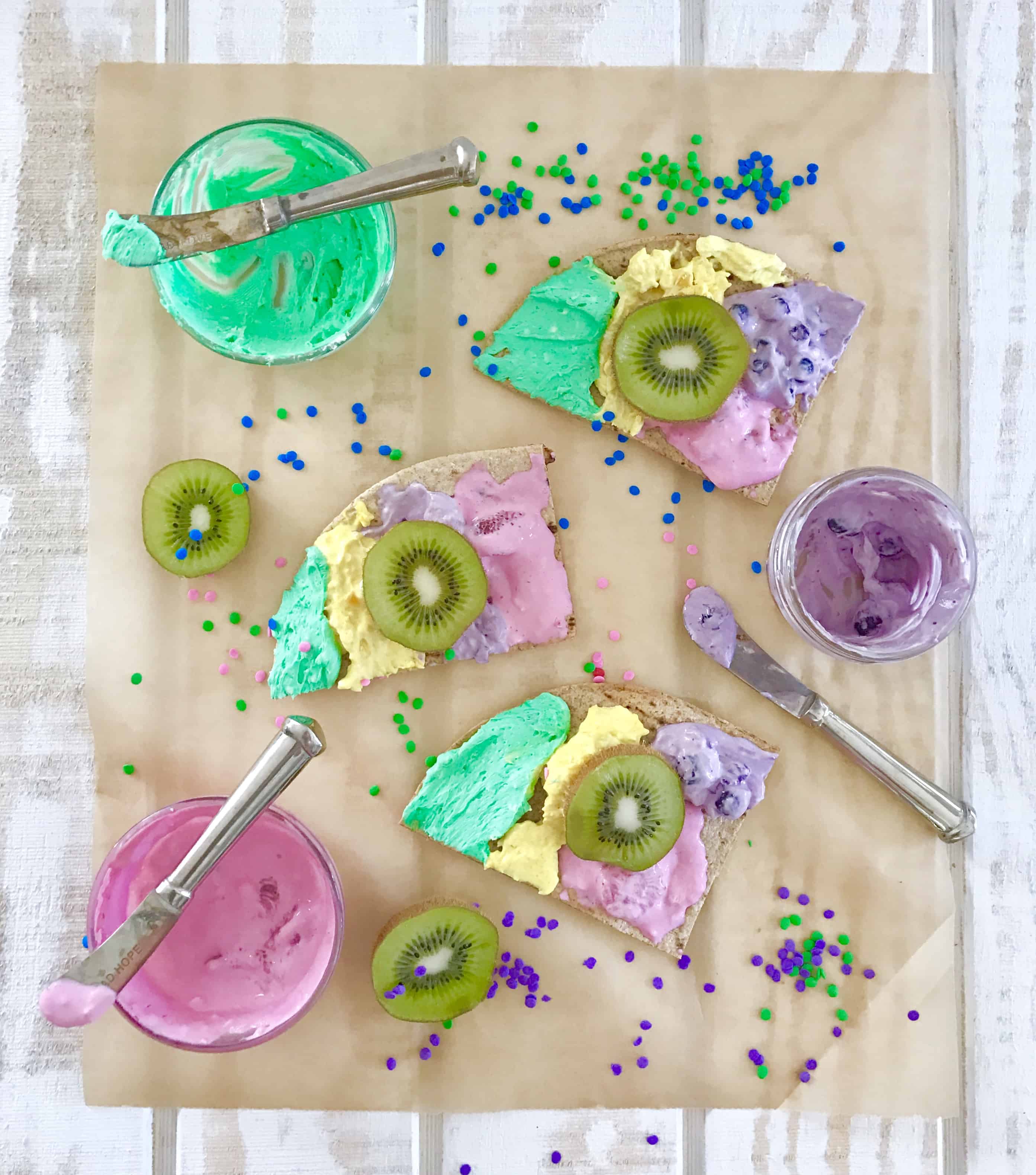 Unicorn Toast on Flatout® Flatbread - A Family Friendly Twist on Dessert Pizza! @shawsimpleswaps