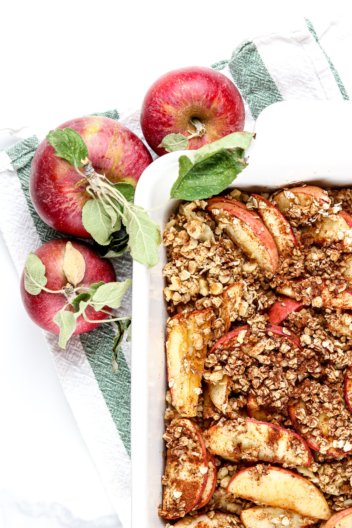 Image of cinnamon apple crisp with forks.