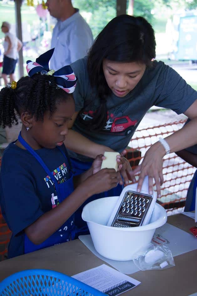 6 Life Skills Kids Gain in the Kitchen @shawsimpleswaps