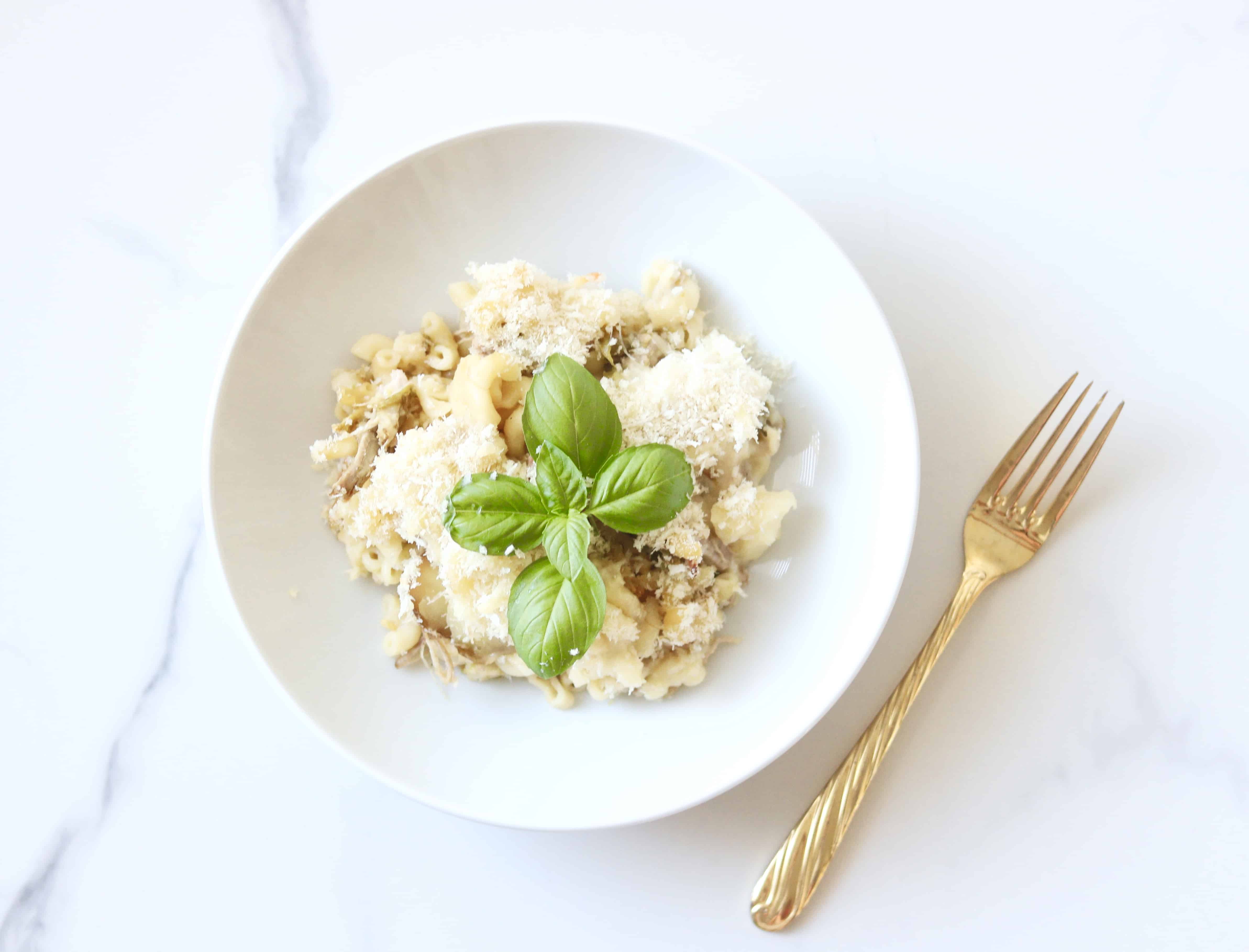 Photo of white marble with Mac and cheese dished up in a bowl.