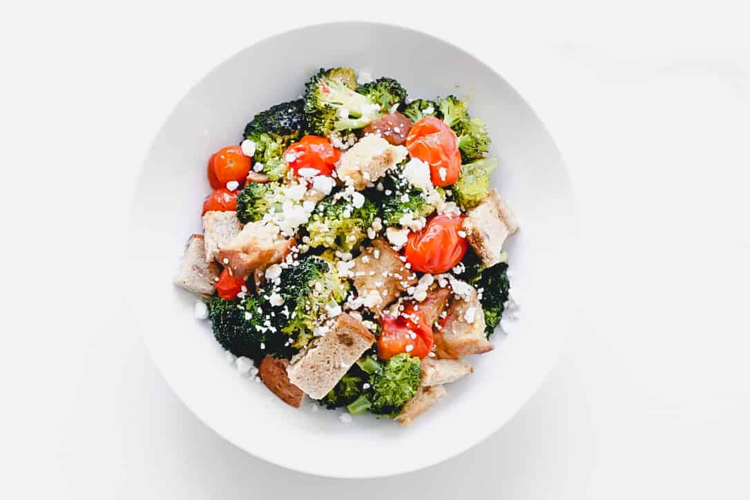 Roasted Broccoli Panzanella Salad + 30 Minute Mediterranean Diet Cookbook Review @shawsimpleswaps. #salad #mediterraneandiet