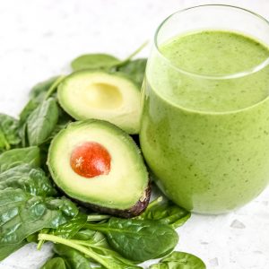 Green Smoothie For Kids - Tired of making green juices that end up in the trash! Then this recipe is for you! As a newly converted green smoothie fan, I promise you this Green Smoothie For Kids is one that the entire family will enjoy... pink promise! #greensmoothie #greensmoothieforkids #spinachsmoothieforkids #greensmoothierecipes