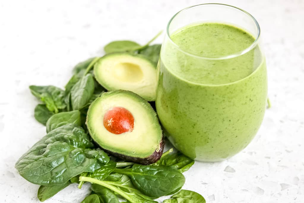 Green Smoothie For Kids - Tired of making green juices that end up in the trash! Then this recipe is for you! As a newly converted green smoothie fan, I promise you this Green Smoothie For Kids is one that the entire family will enjoy... pink promise! #greensmoothie #greensmoothieforkids #spinachsmoothieforkids #greensmoothierecipes
