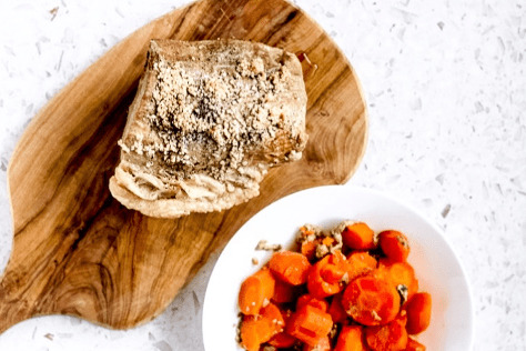 Image of beef round roast with carrots.